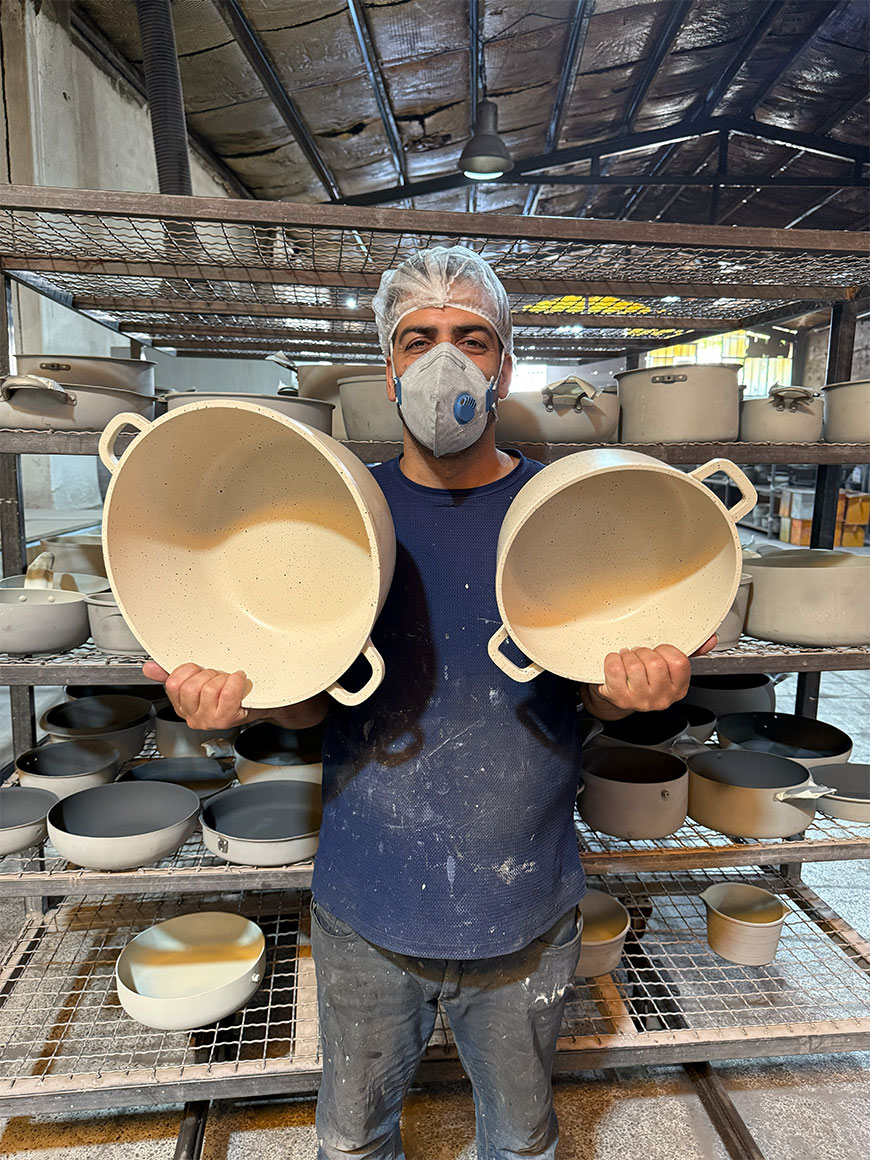 گالری نمونه کارهای بازسازی و پرداخت ظروف یکتا تفلون
